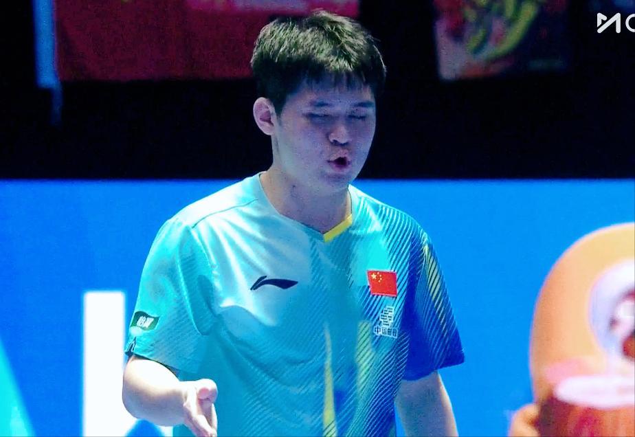 有球迷说：林诗栋打印度选手，怎么还退台？

印度选手也想打相持，
结果就是第一局