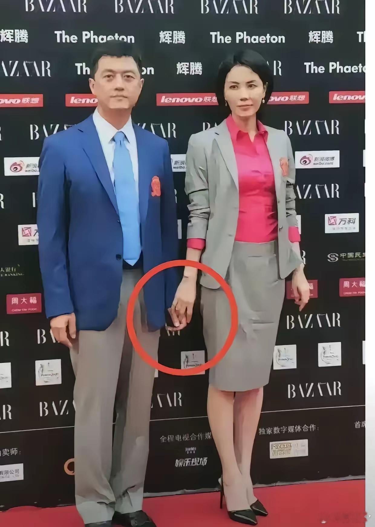 一次采访中，王菲和李亚鹏分别表达了对家庭生活的态度。王菲表示不喜欢做饭，而李亚鹏