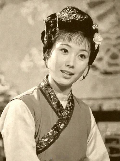 悼念 · 87版《红楼梦》鸳鸯扮演者郑铮2024年11月18日，有消息源称87版