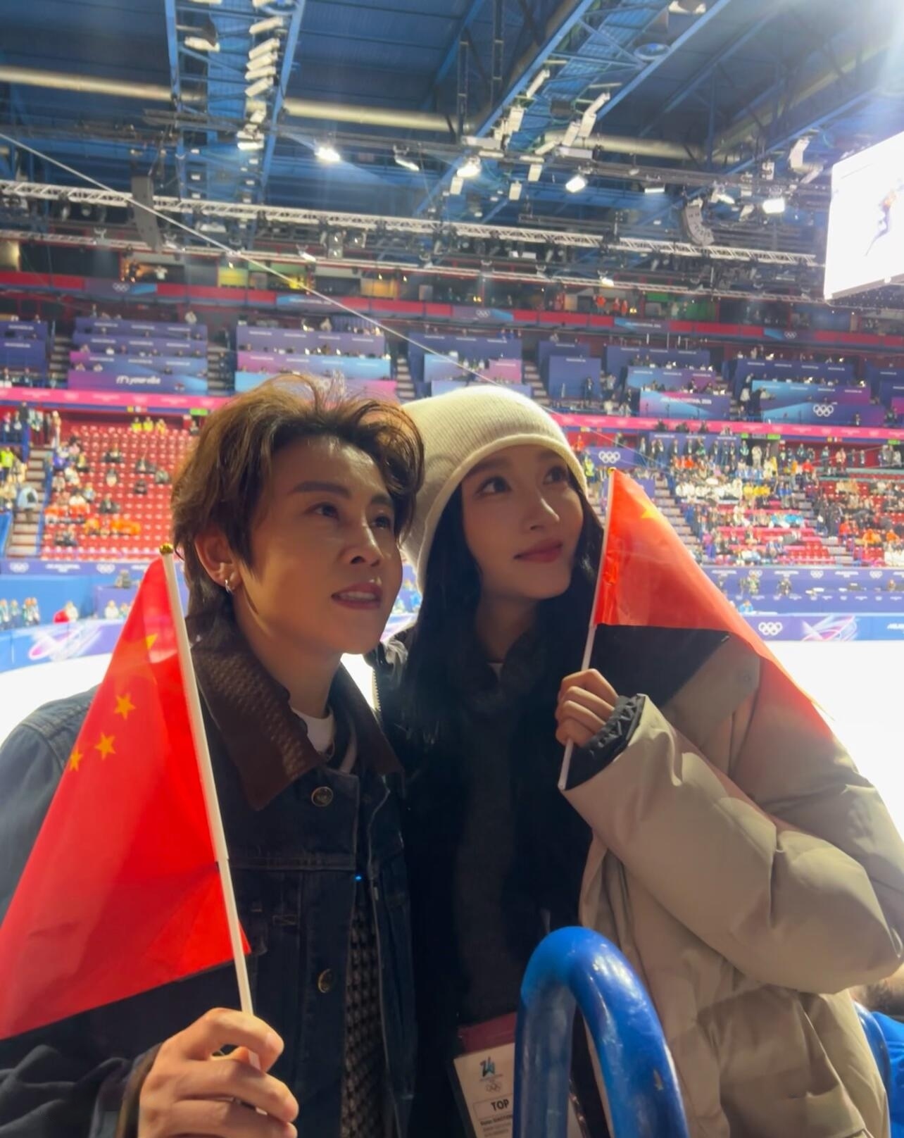 关晓彤在冬奥会看完这场看那场 真美女就是生图即神图，在米兰又跟王濛见面了