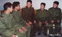 2001年2月11日，从成都开往武昌的K148次列车上，76名穿着打扮像农民工一