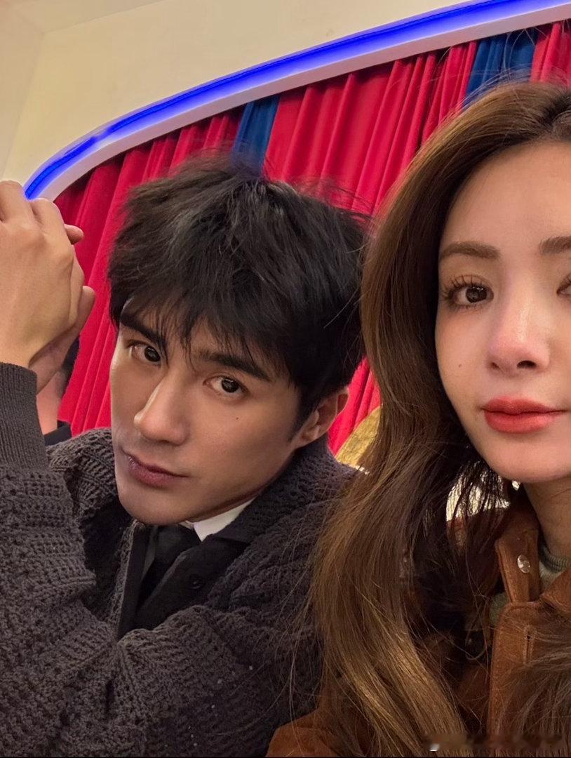麦迪娜刚办完婚礼就来提车了麦迪娜婚礼后首次公开亮相🥳麦迪娜婚礼之后首度公开亮相