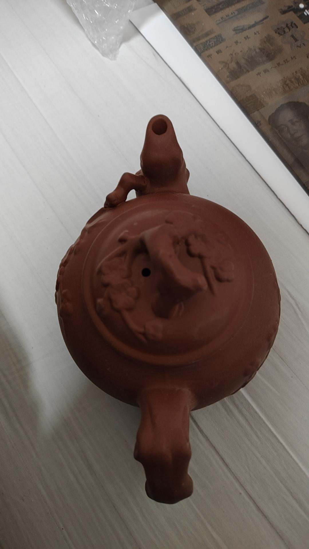 集邮收藏分享 想知道自己的紫砂壶是真是假，门道可不少。首先看泥料，真紫砂泥由石英