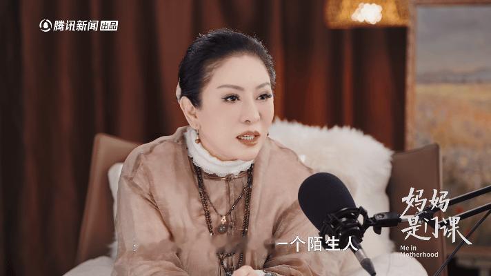 向太说梁朝伟是假社恐 年轻时很开朗，现在的社恐是后来才有的选择；三是一个隐藏逻辑