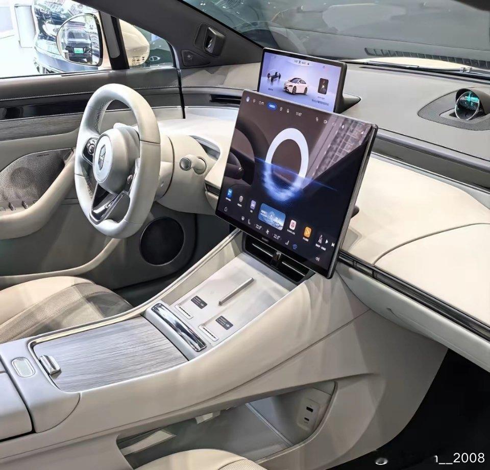 智界这款车，除了销量其他都比小米Su7强吧？ 