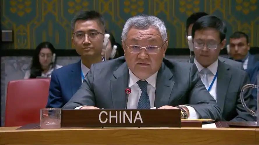 [月亮]美代表在会议上咄咄逼人，中方拍案而起反击：全场鸦雀无声！
 
7月22日
