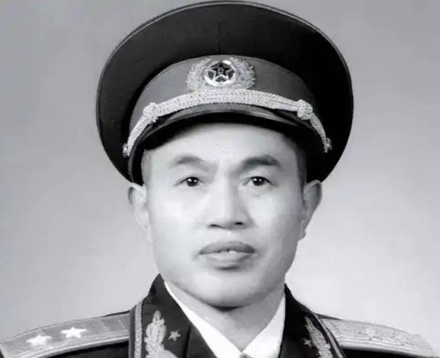 1940年，皮定均看上了女干部张烽，就让县长去说媒，张烽听说了县长的来意后，拒绝