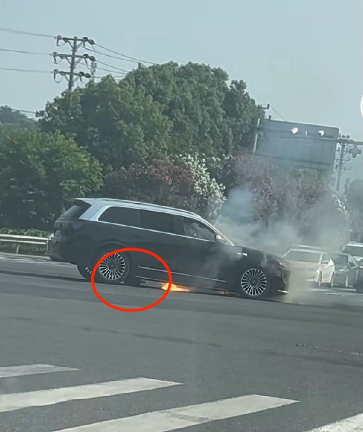 问界回应浙江台州M9事故 我看了那视频，车下确实有个东西，原来是电机卡底盘了，还