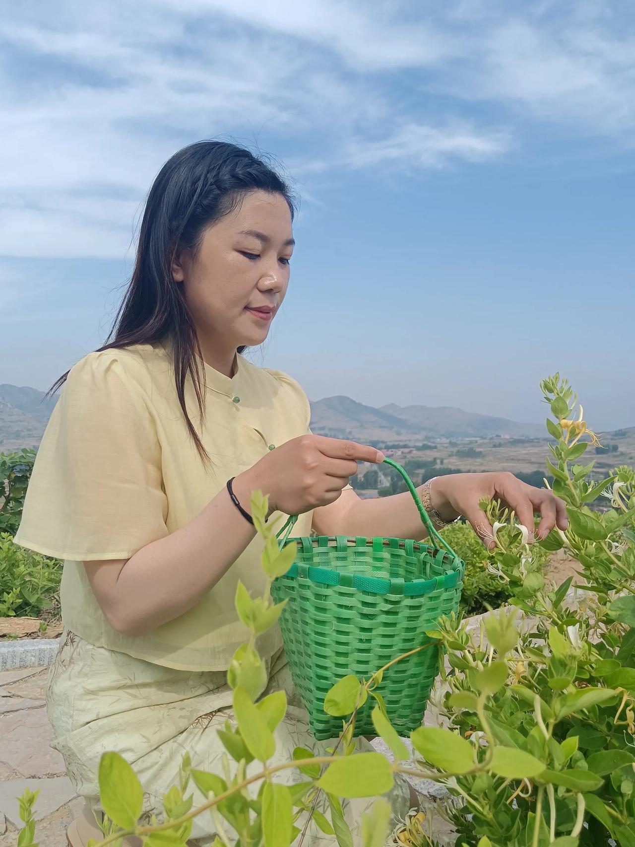 你认为农村首先需要改革是什么呢土地。土地急需集约化种植，目前土地荒芜化严重，一是