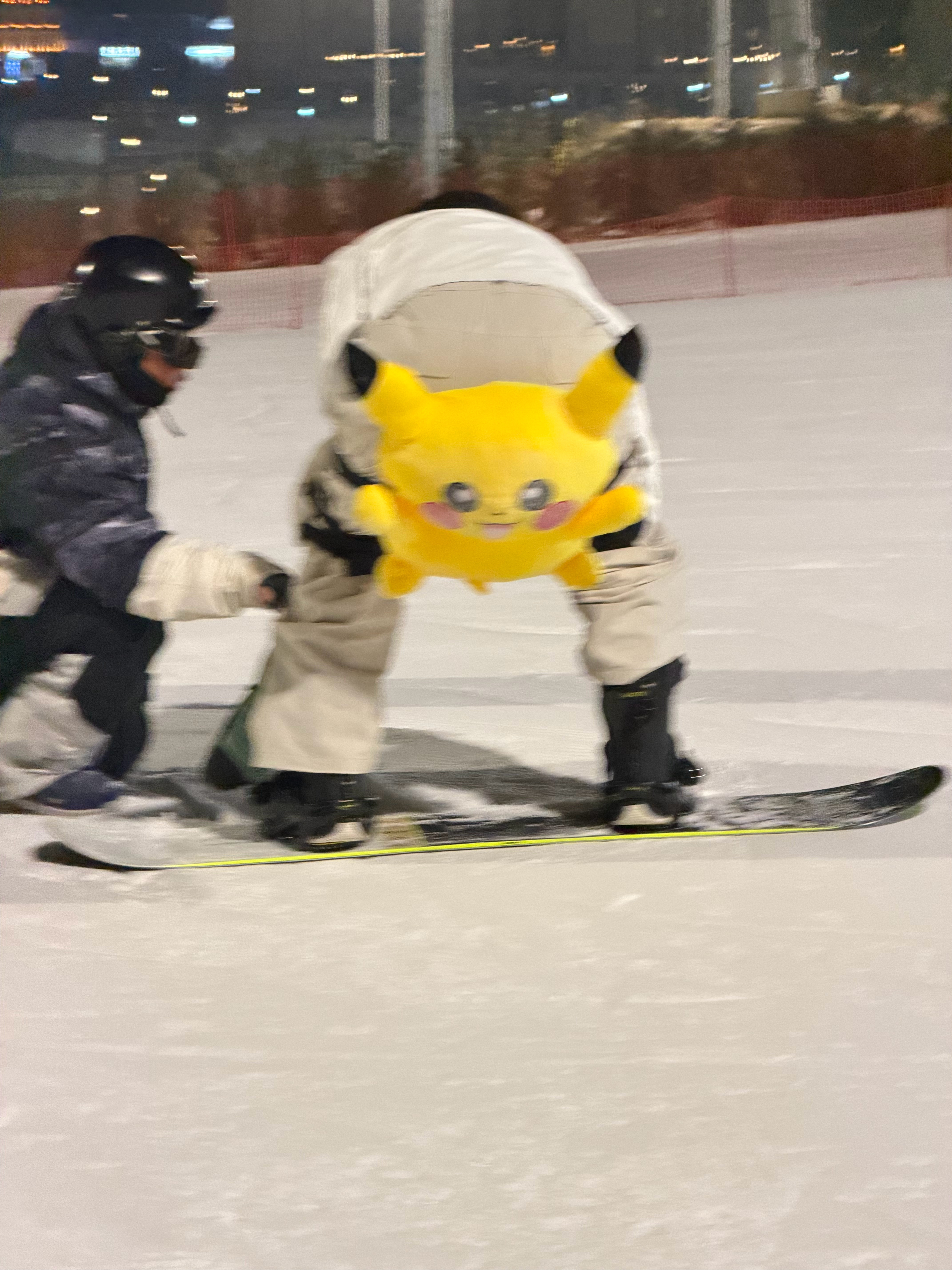 白熊护膝和自选皮卡丘屁垫，被教练夸“你是我教过最有天赋的学生”一边“哇真的假的”