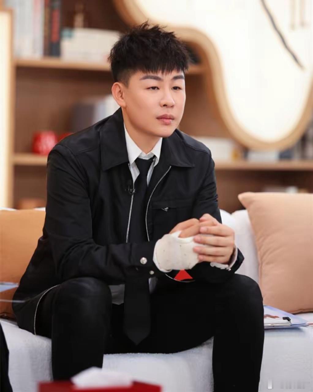 我想说：外表是一个男人最没用的特质“我觉得《再见爱人》的问题，不只是在爱情中的问