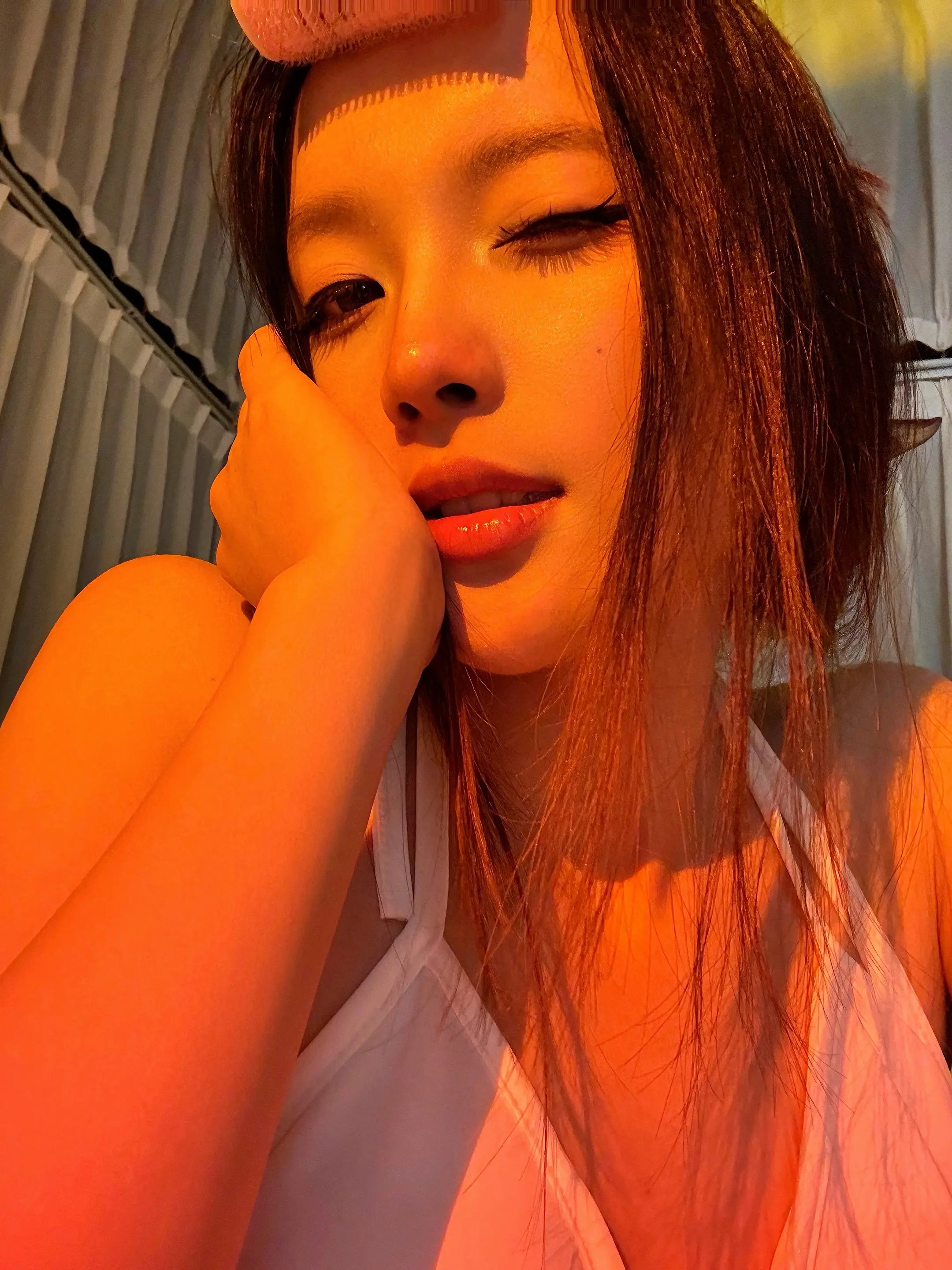 我会拿韩语跟他说 我说欧巴정신차려~