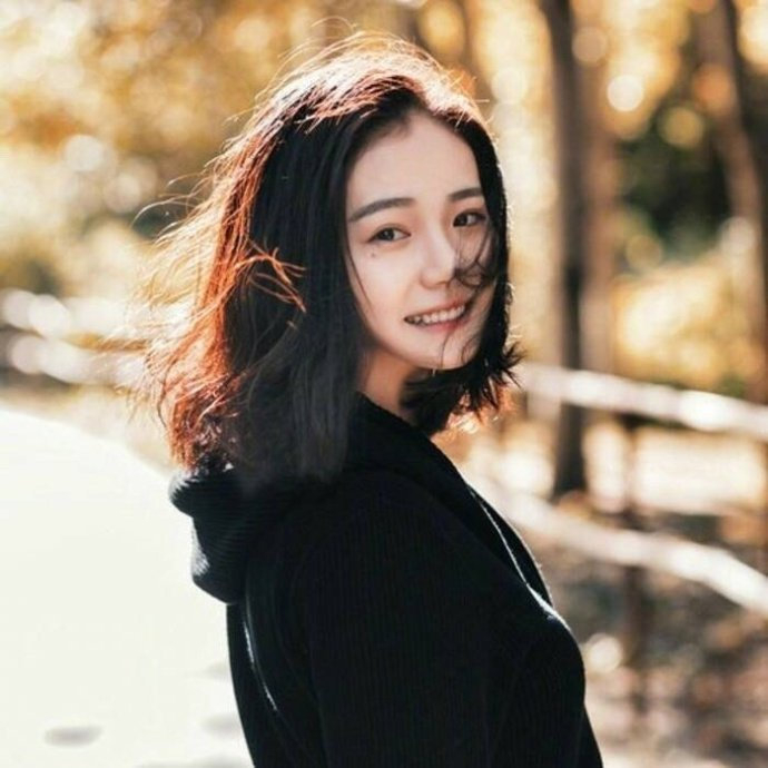 “ 心底有那么一个人  当不成恋人  也做不成朋友 ” 
