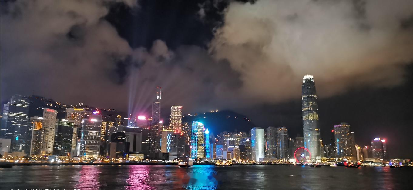 【香港楼市：豪宅成交创31年新高，工商铺创4年新高】中原地产数据，上半年香港总价