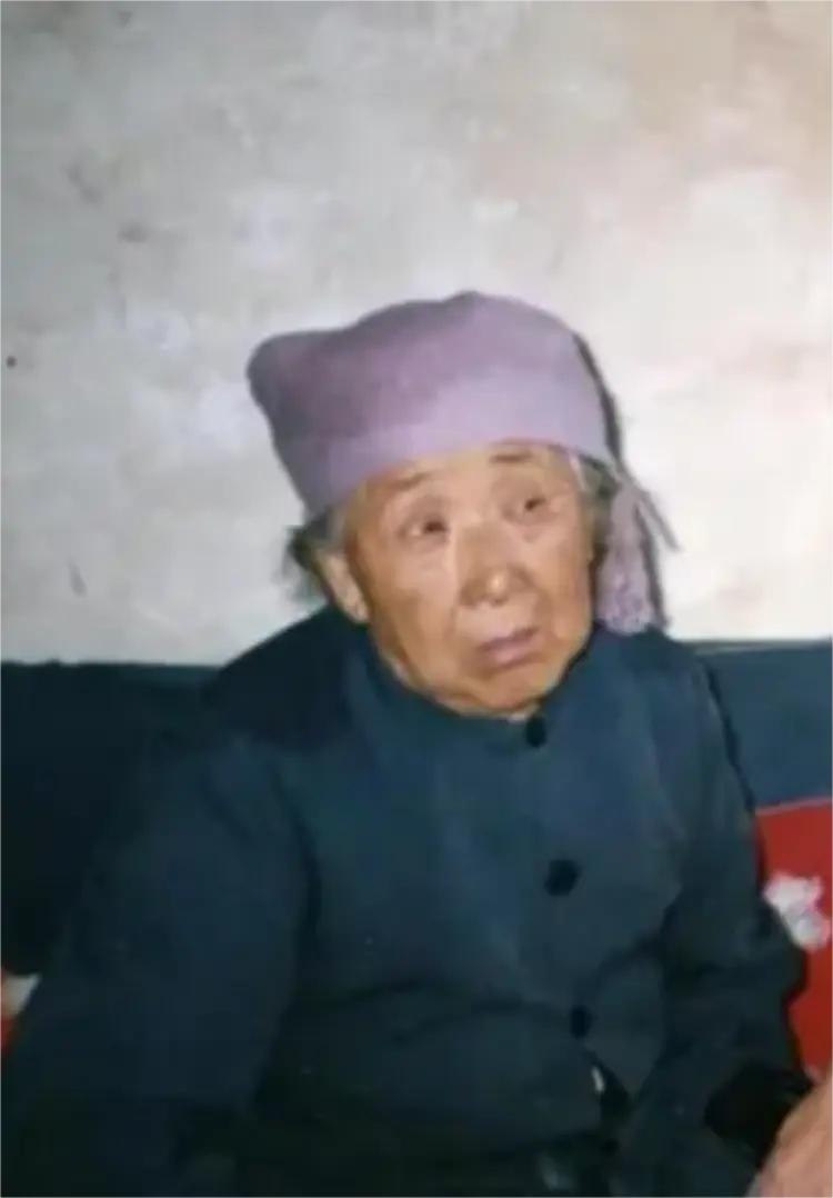 杨时珍（1924年—2000年），山西盂县西烟镇后河东村人，中国“慰安妇”受害者