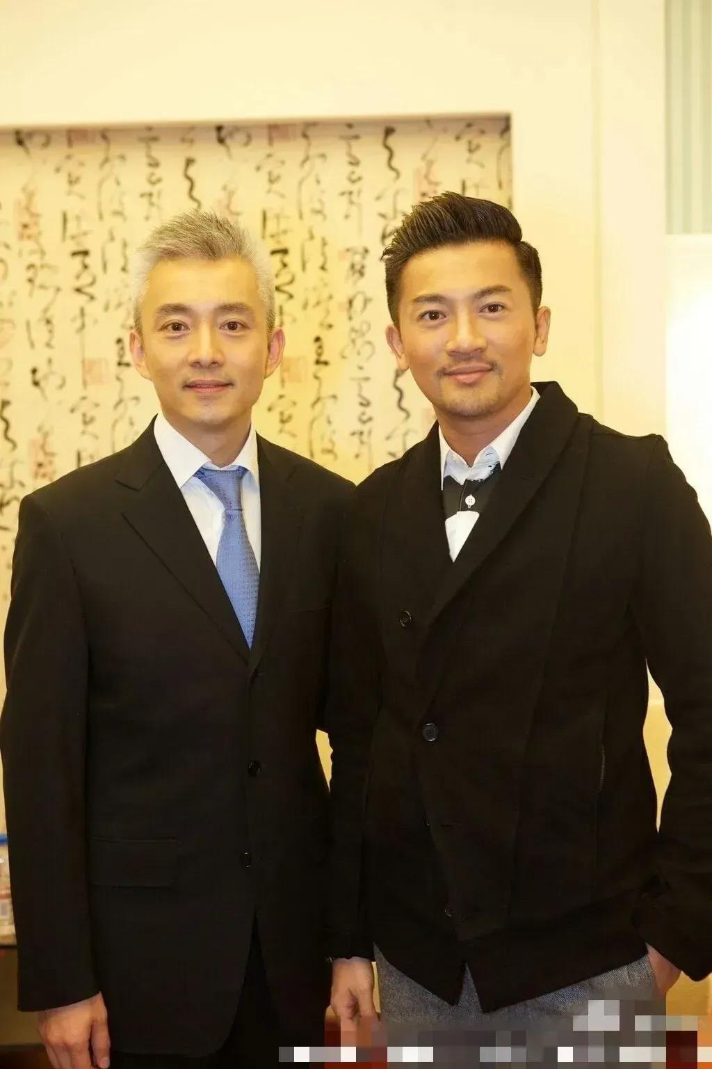 原来左边这位就是亚宁，之前老听说这个人一直对不上号，今天一睹真容，果然是人中龙凤
