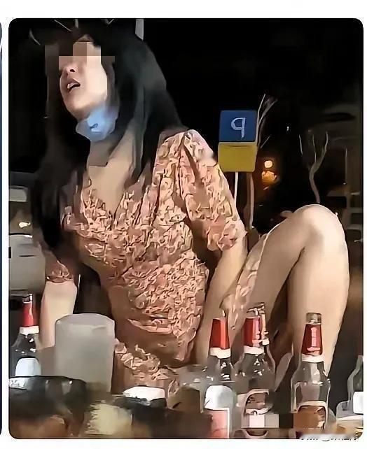 常言道:玩归玩闹归闹，KTV里不拍照。

朋友之间聚会一起玩乐，岂不是最快乐的时