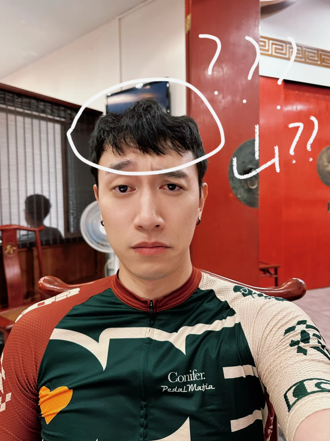 骑车给头骑山了？？？