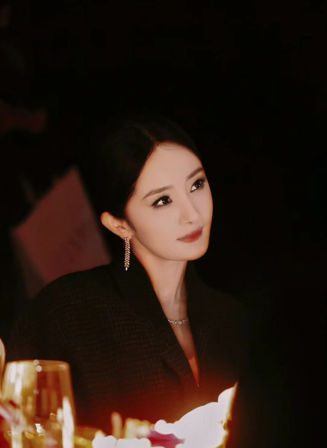 #杨幂黑色OL风造型#杨幂无实物开箱视频句句是梗，姐姐就这么水灵灵的演上了[好喜