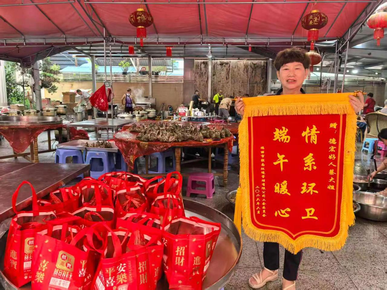 瑞丽市好人蔡大姐[强][强][强]
