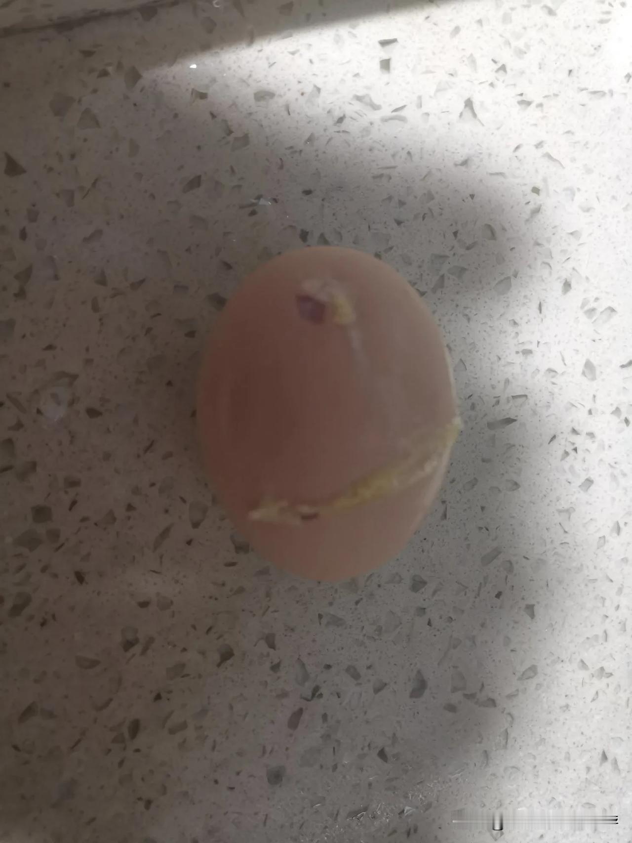 9月16在京东买的广东温氏供港鸡蛋，放冰箱一个月，自己冻开裂，第一次碰到这种情况