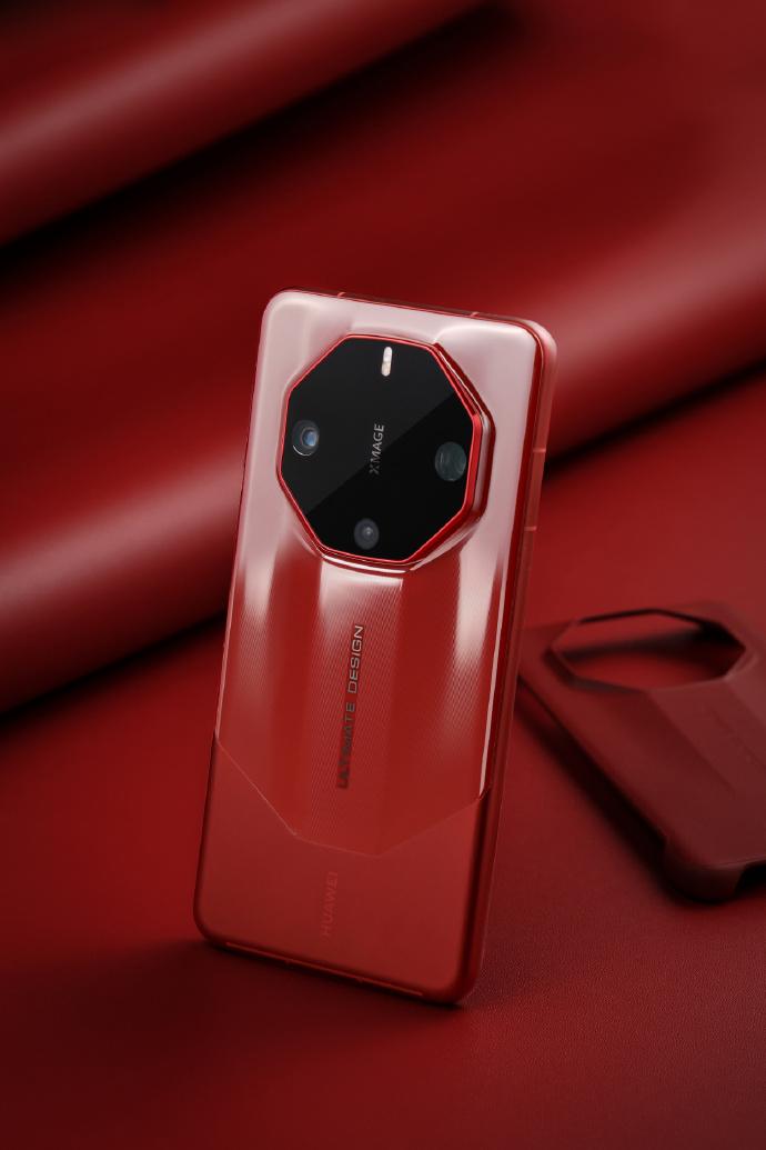 看完这款手机，不得不说，华为的工业设计能力真是顶级的。

“不是天生非凡，而是敢