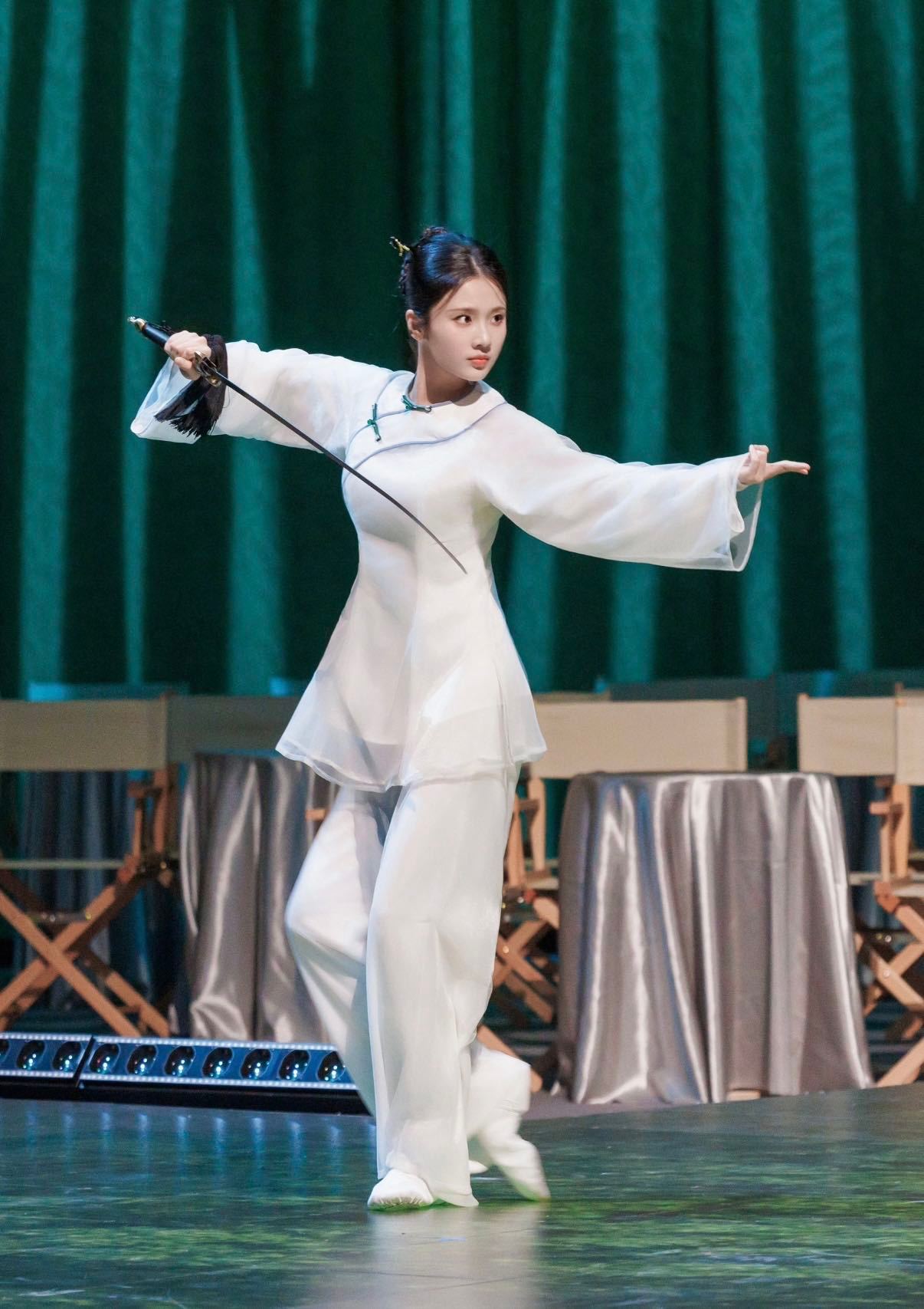 张慧雯说要来浪姐当舞担张慧雯浪姐官宣转了15个圈 谋女郎+舞蹈专业双重buff！