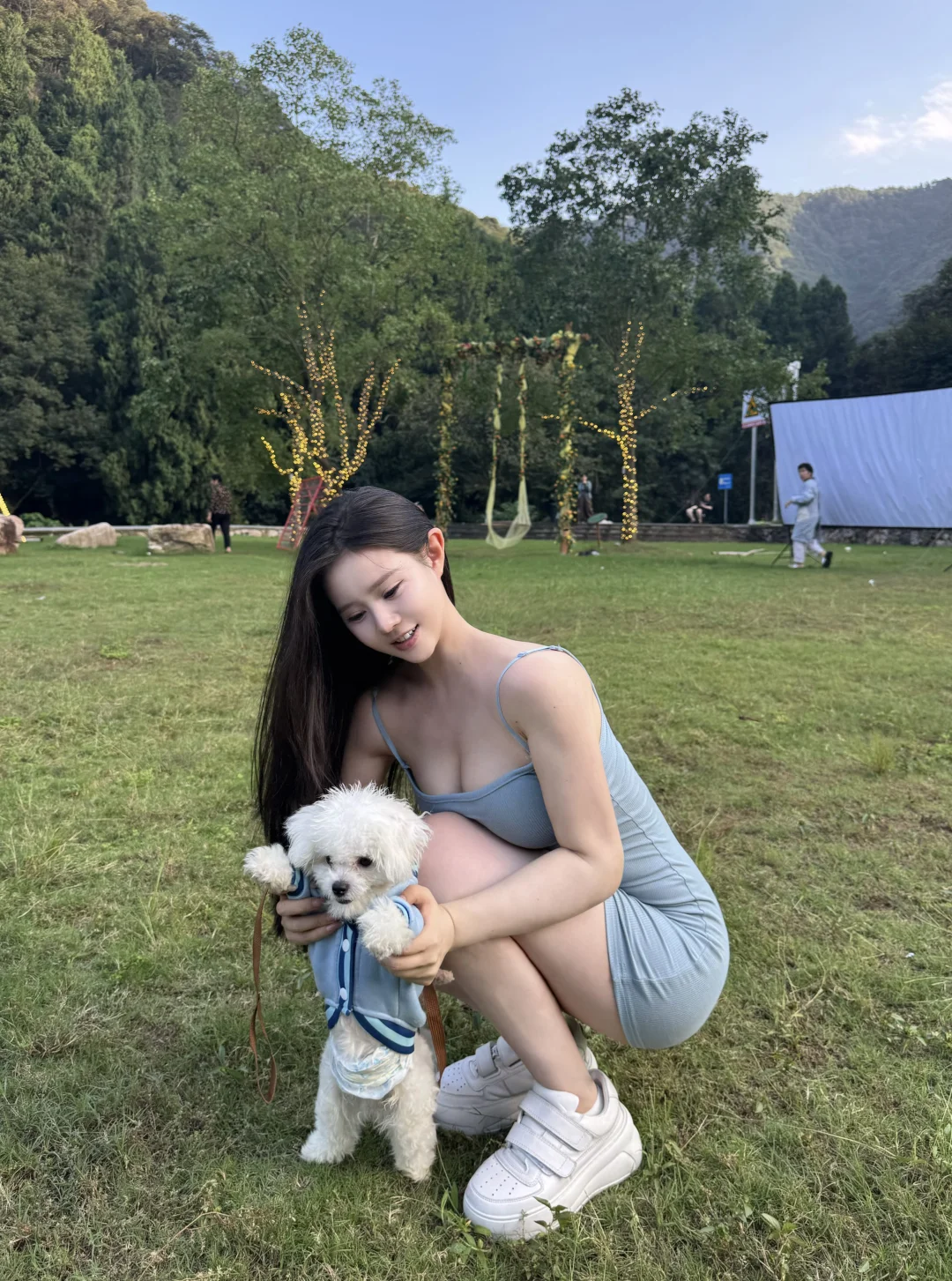 和小狗穿上亲子装啦