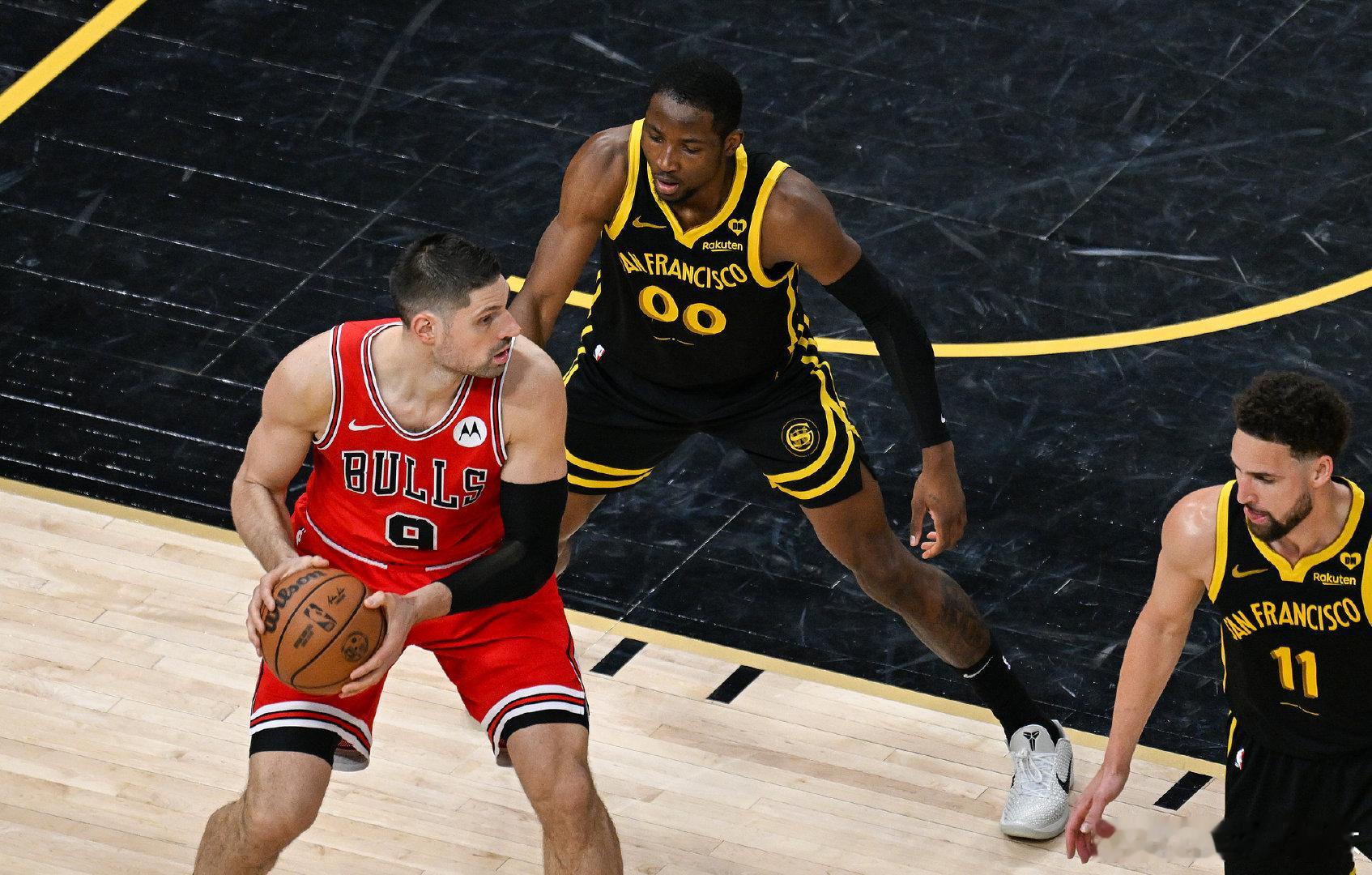 公牛有意用武切维奇换库明加  据Evan Sidery报道，公牛有意用武切维奇交