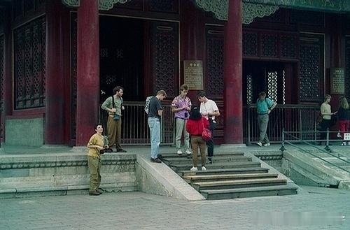 【九十年代北京故宫中和殿老照片】大家知道吗？中和殿是故宫唯一方顶殿：单檐四角攒尖