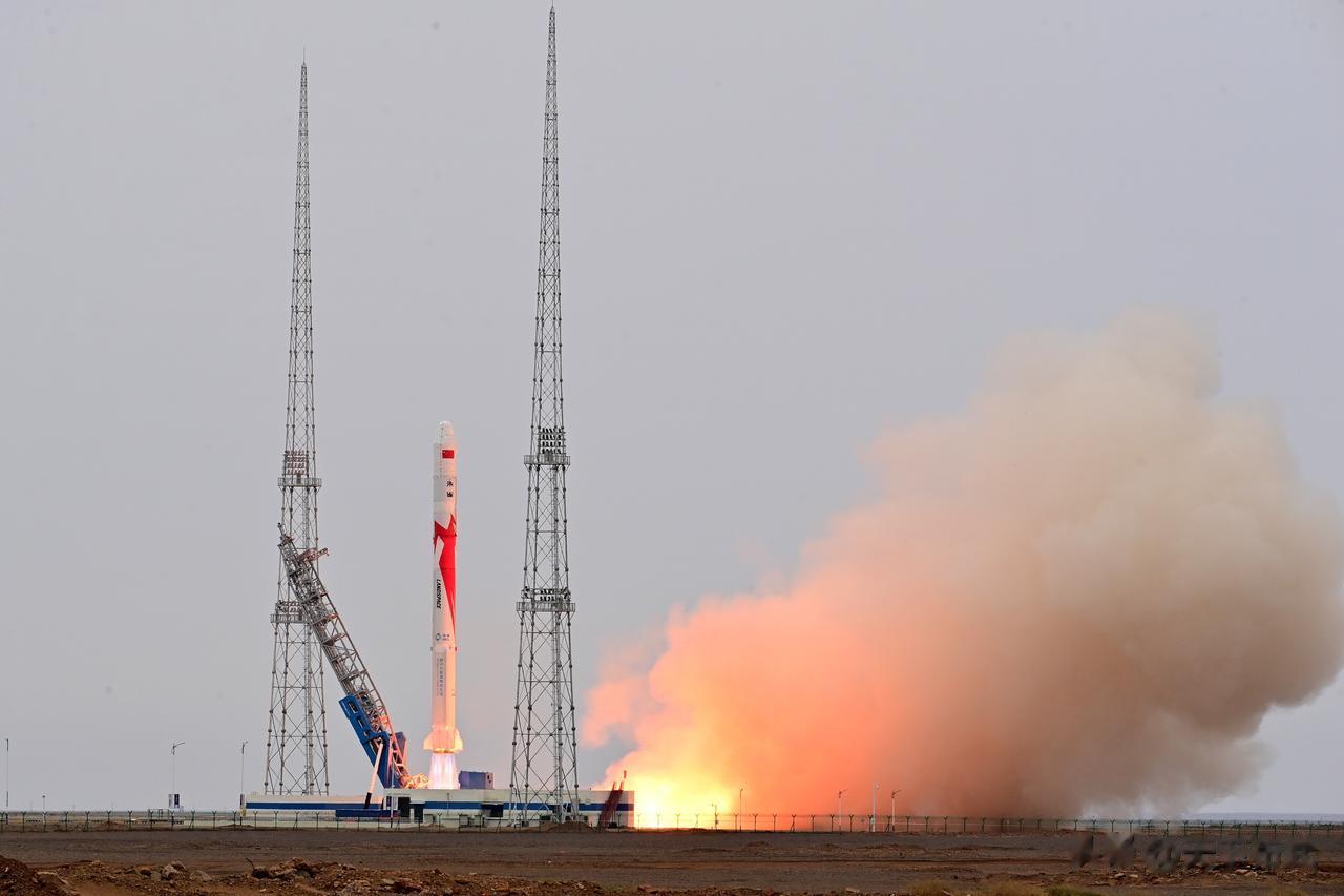 高清美图分享，“朱雀二号”遥二运载火箭的发射画面，再一次赶在SpaceX“星舰”