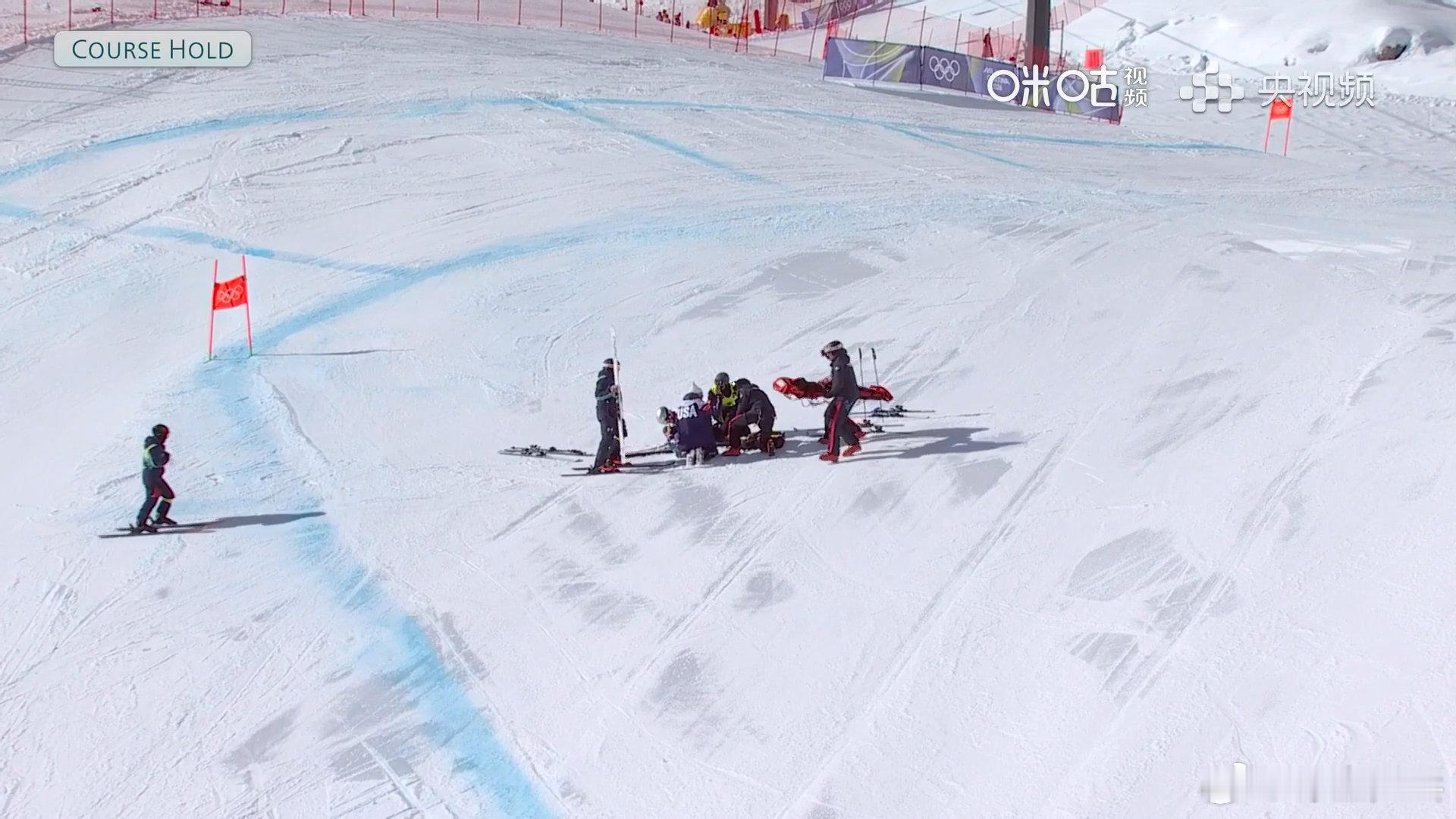 林赛沃恩摔倒 林赛沃恩重摔被直升机拉走冬奥女子滑降决赛，美国高山滑雪传奇选手林赛