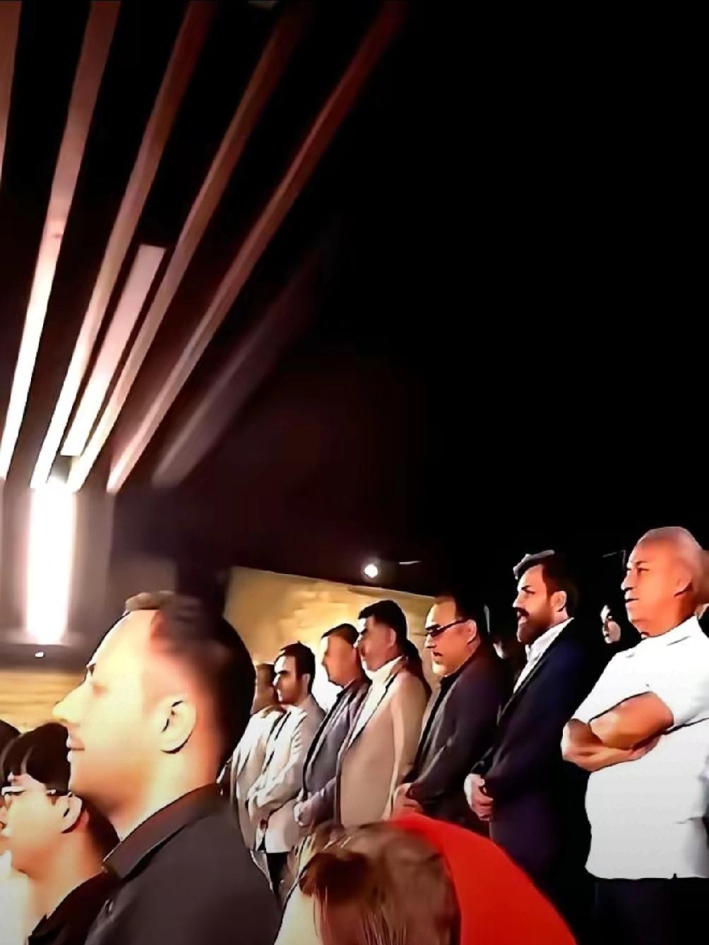 你知道伊朗人现在怎么看我们吗？他们说，放眼全球，几十年里，真正把美国人从战场上打