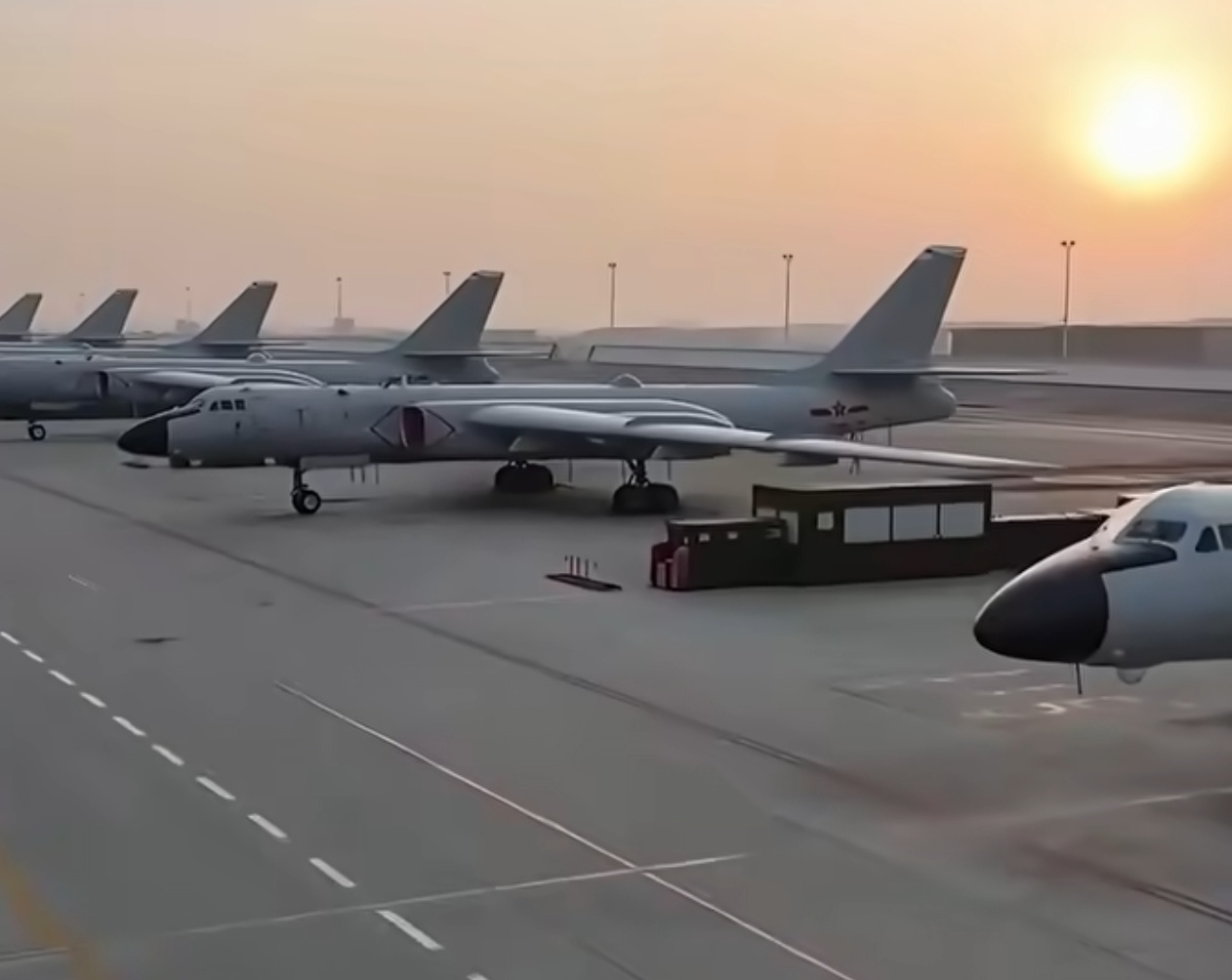 大批轰6K贴近台湾岛  6 爷出去溜达一圈，威慑力这不就来了么[偷笑] ​​​