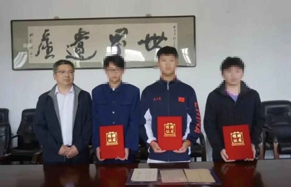 恶意扑面而来，藏不住了！
7月31日，山东，新黄河报道，浙江14岁少年杨某某联合