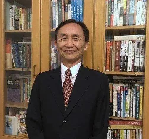 吴子嘉又跑出来说话了，说郝龙斌百分之百当选国民党党主席，因为郝龙斌背后有赵少康。