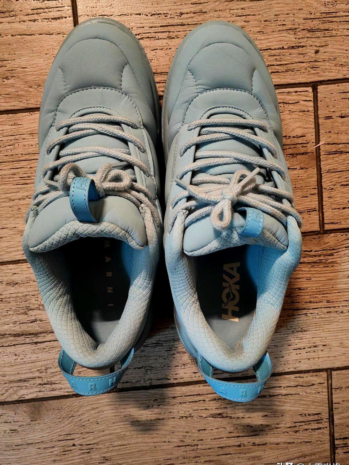 今天降温，我没有去公园，在家里把床单枕巾，还有沙发巾都换下来，刷了半天的电视剧，