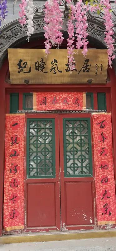 纪晓岚的“风流人设”：才子还是情痴？

正史中他编《四库全书》，野史却载其“日御