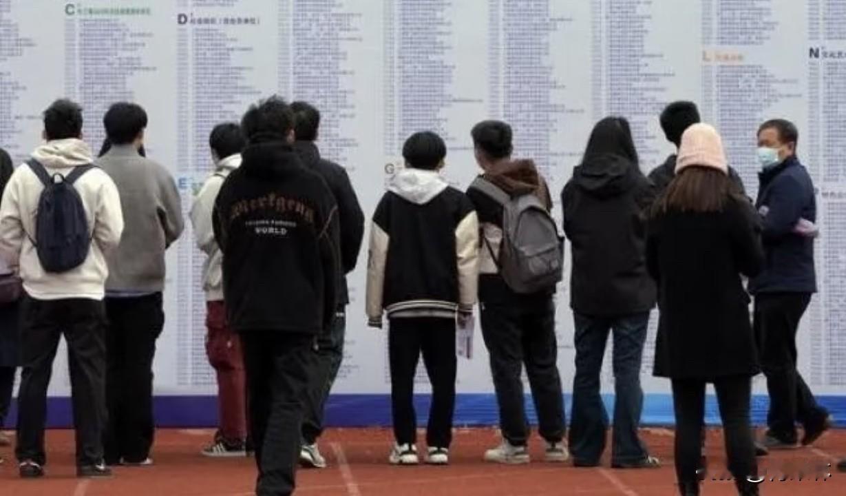 大学生回炉读技校是学历贬值还是理性选择现在不少大学生回炉读技校，并不是学历贬值，