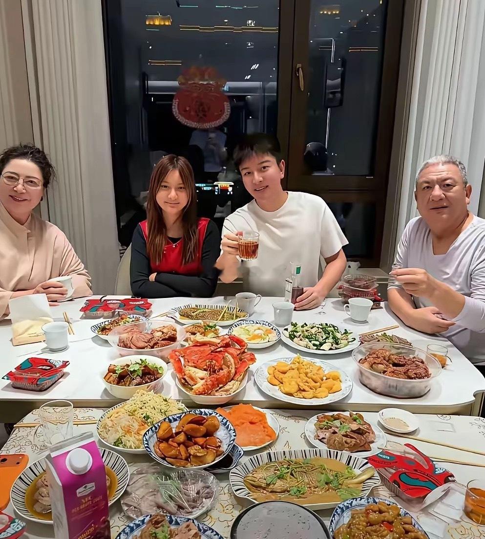 贾乃亮聚餐，放在浙江农村这桌菜什么水平 