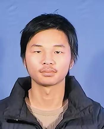 陈及时，19岁，湖北通山县人，长江大学城建学院土木工程专业大一学生。 2009年