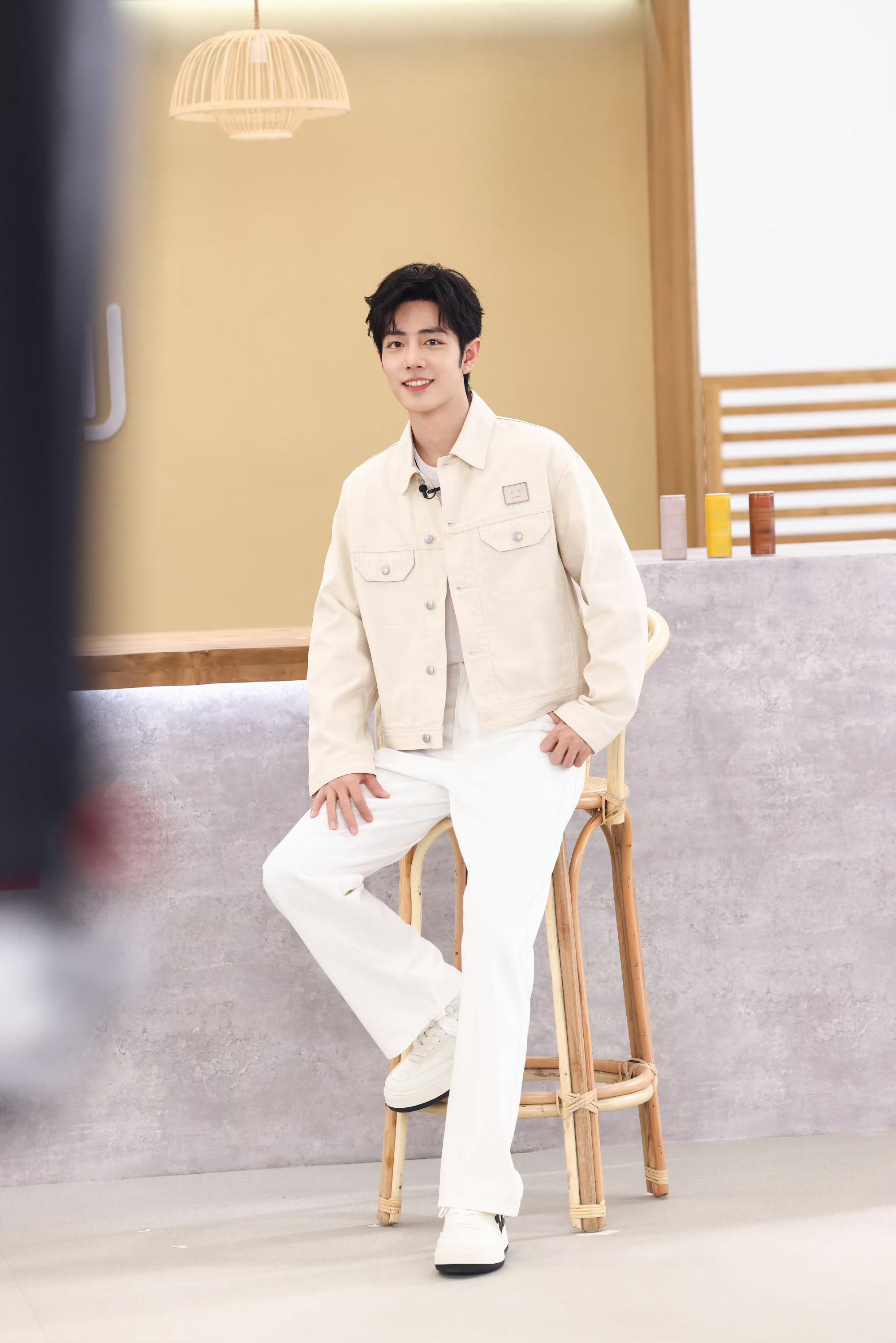 📣今晚19：30肖战直播造型，明日19：30德芙见肖战连续两晚都有直播，好帅[