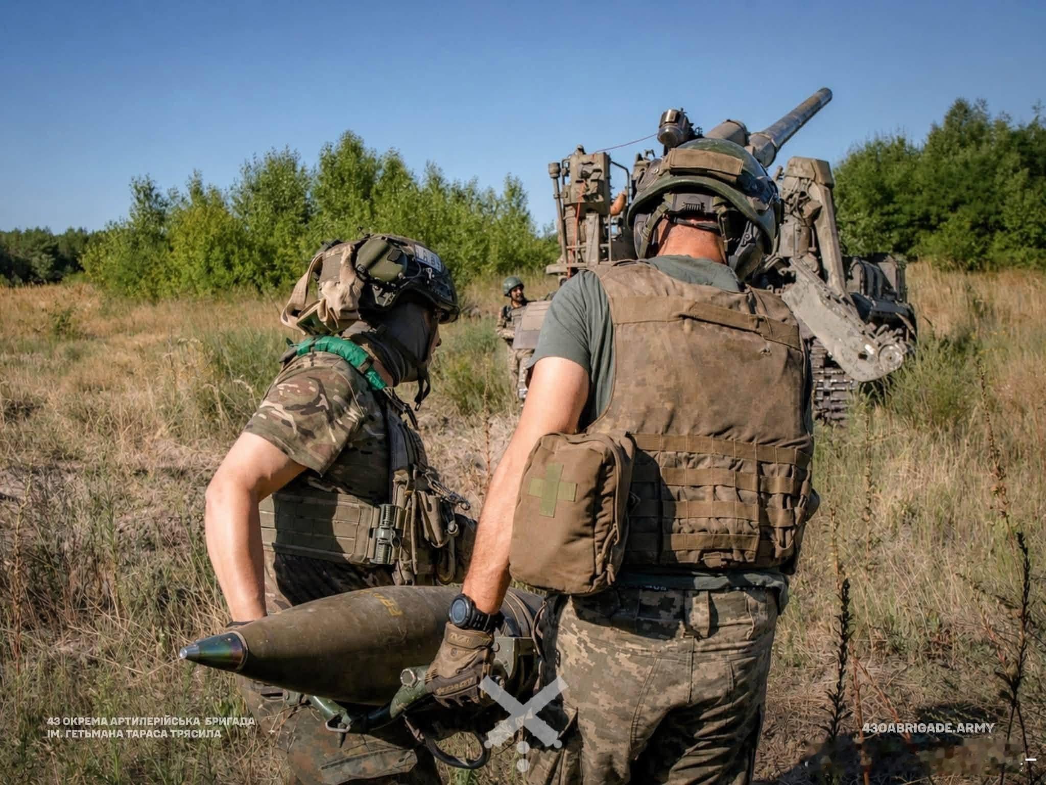 污军第43炮兵旅装备的2S7自行火炮俄乌局势兵器影像武器装备