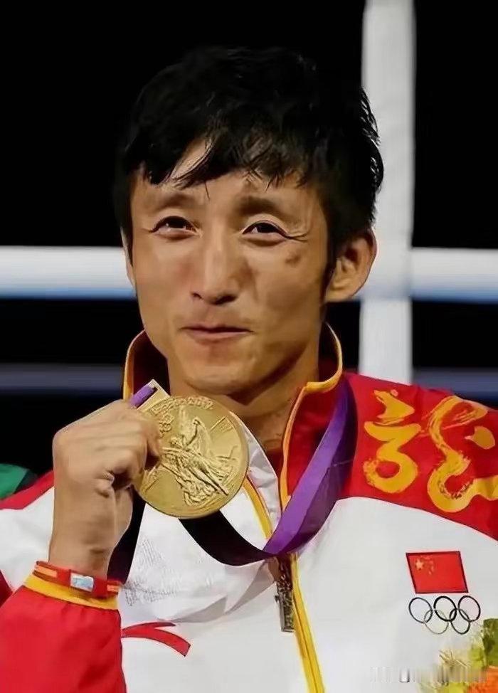 最近邹市明夫妇屡冲热搜，关键词——“二个亿”，声称开拳馆亏了两个亿，把老本都赔光