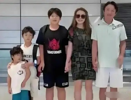 冉莹颖随口一句感慨，戳中邹市明多年“身高”痛点……几个儿子身高差距大，只能斥巨资