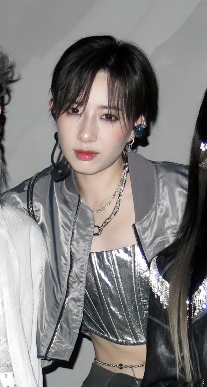 李斯丹妮嘴最忙的一集 家乡美食大赛 走进美食赛场，各式地道菜品摆满桌面。李斯丹妮