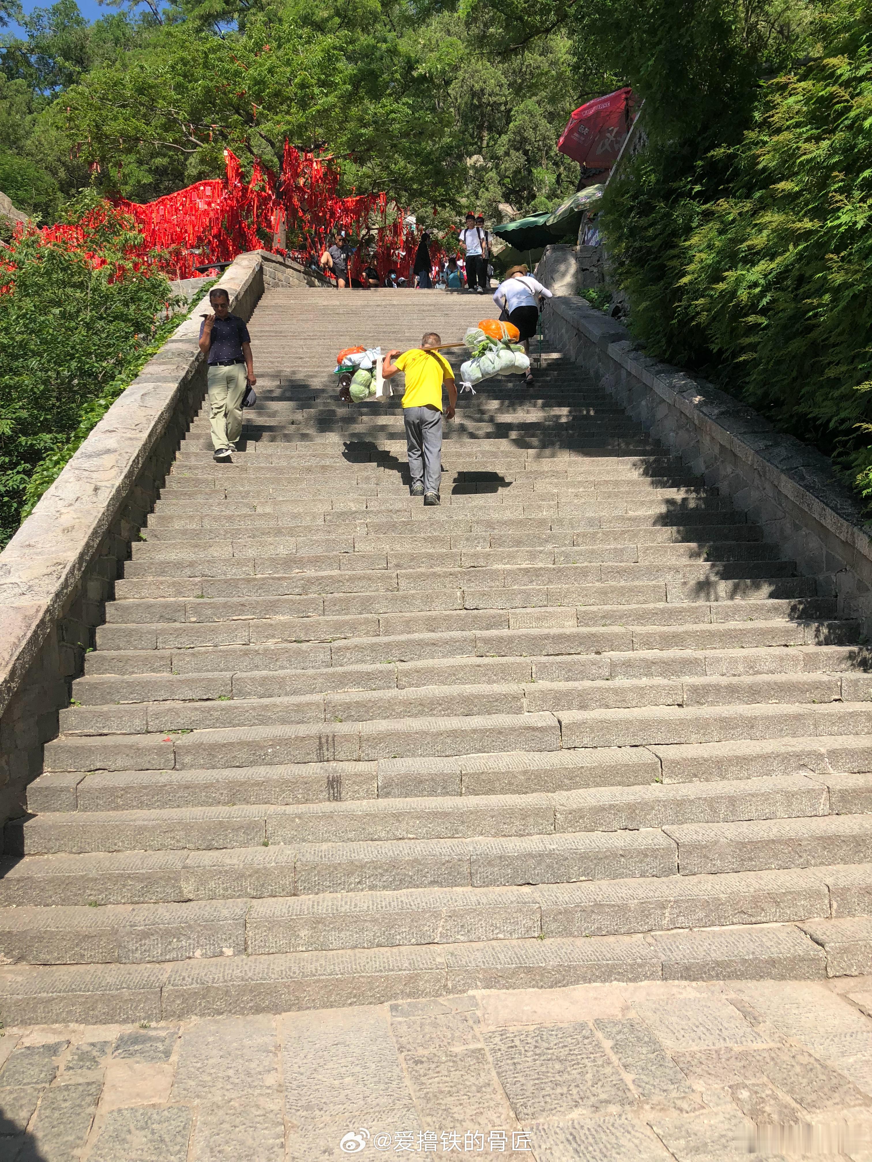 #55岁阿姨3个月减肥40斤重启人生#本来想说这大姐膝关节能多用个几年吧，毕竟体