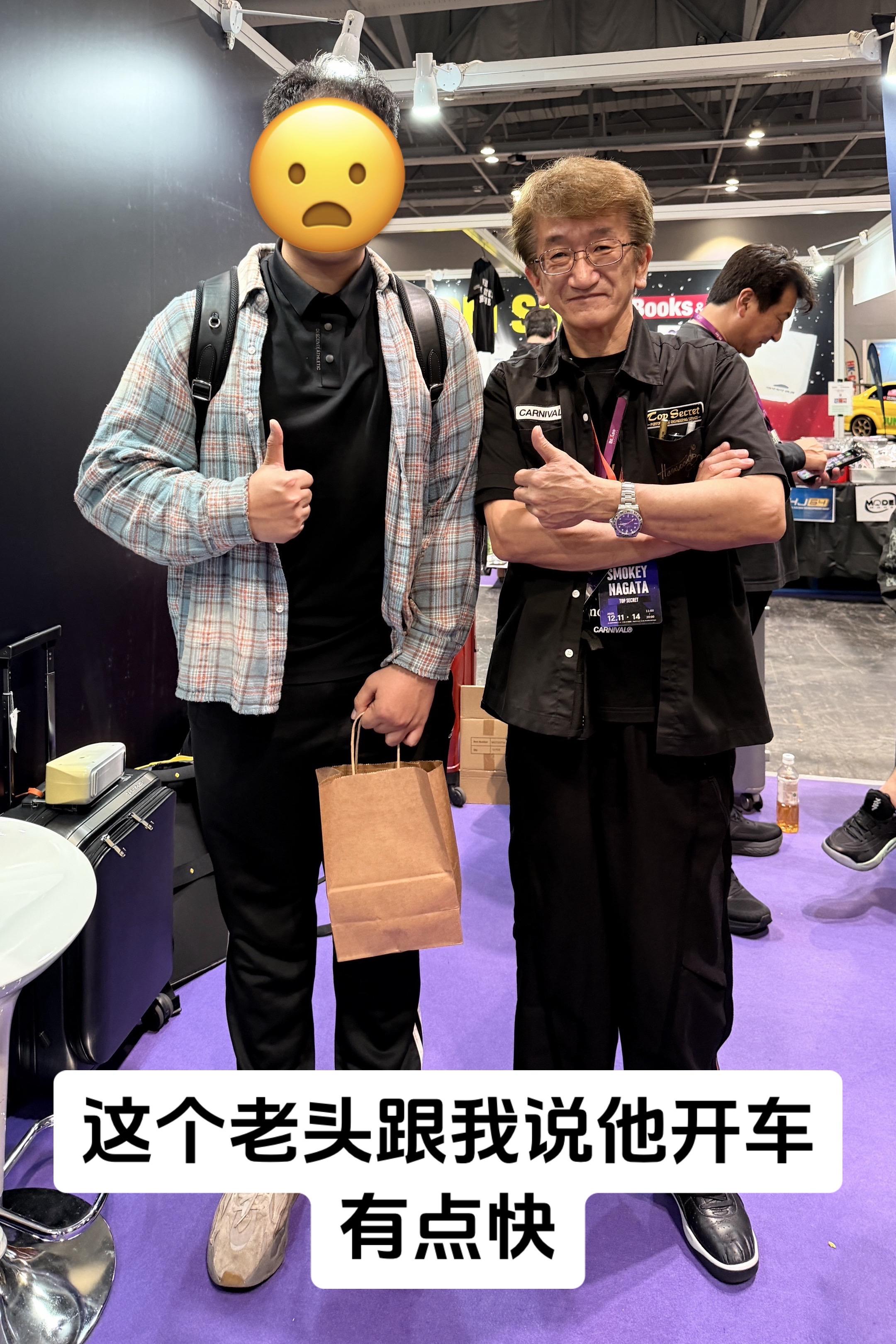 有认识他是谁的吗？