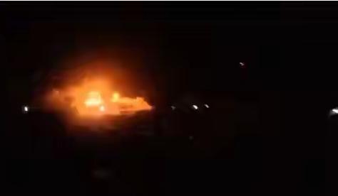 巴阿边境凌晨突发空袭，零星枪声撕裂喀布尔夜空

砰！一声巨响把喀布尔从睡梦中惊醒