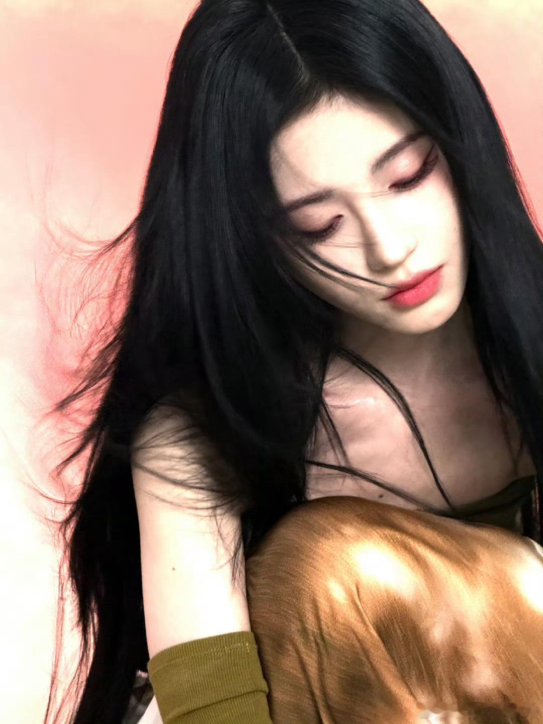 鞠婧祎时装男士拍摄花絮  镜头之下，小狐狸露芜衣现出原形～🦊鞠婧祎真的太漂亮啦